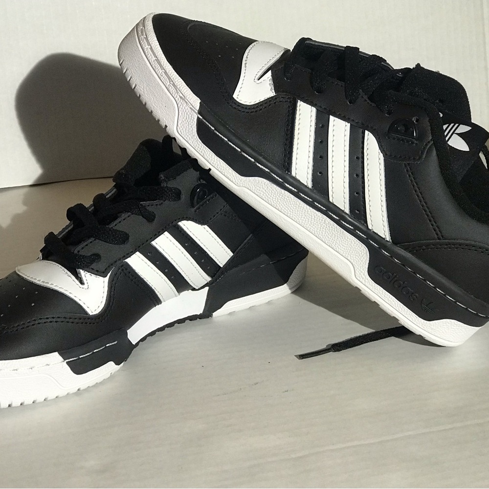 --Adidas RIVALRY LOW-- Black and White--             Size 6--Brand New with Tag- - Picture 11 of 11